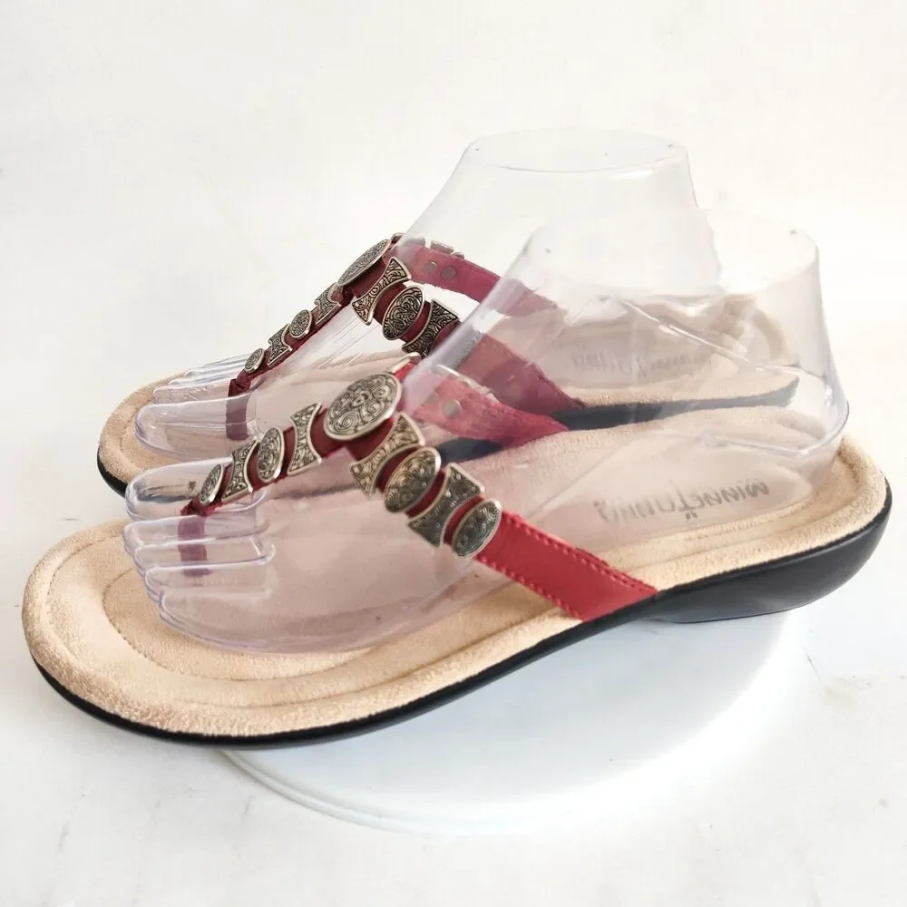 Minnetonka Thong Sandals Size 8 Red Suede Leather Silver Conchas Western Comfort